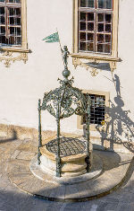 Unterwegs laden mehrere Fotopoints dazu ein, besondere Eindrücke festzuhalten - Landhausbrunnen © LT-Stmk Unterwegs laden mehrere Fotopoints dazu ein, besondere Eindrücke festzuhalten - Landhausbrunnen