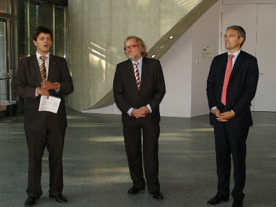 Der Präsident des Landtages Steiermark, Dr. Kurt Flecker mit seinem Amtskollegen Dr. Dieter Steger aus Südtirol bei der Begrüßung im MUMUTH durch den Vizerektor Prof. Robert Höldrich. 