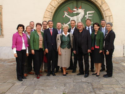 Die Delegationsteilnehmer aus Südtoirol mit dem Landtagspräsidium Dr. Kurt Flecker, Walburga Beutl und Barbara Gross sowie einigen Landtagsabgeordneten der Steiermark. 