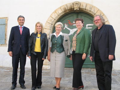 Präsident Dr. Dieter Steger und Landesrätin Mag. Elisabeth Grossmann mit dem Präsidium des Landtages Steiermark. Präsident Dr. Dieter Steger und Landesrätin Mag. Elisabeth Grossmann mit dem Präsidium des Landtages Steiermark.