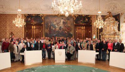 Landtagspräsident Franz Majcen mit den Seniorinnen und Senioren der Gemeinde Großsteinbach © Landtag Steiermark Landtagspräsident Franz Majcen mit den Seniorinnen und Senioren der Gemeinde Großsteinbach © Landtag Steiermark