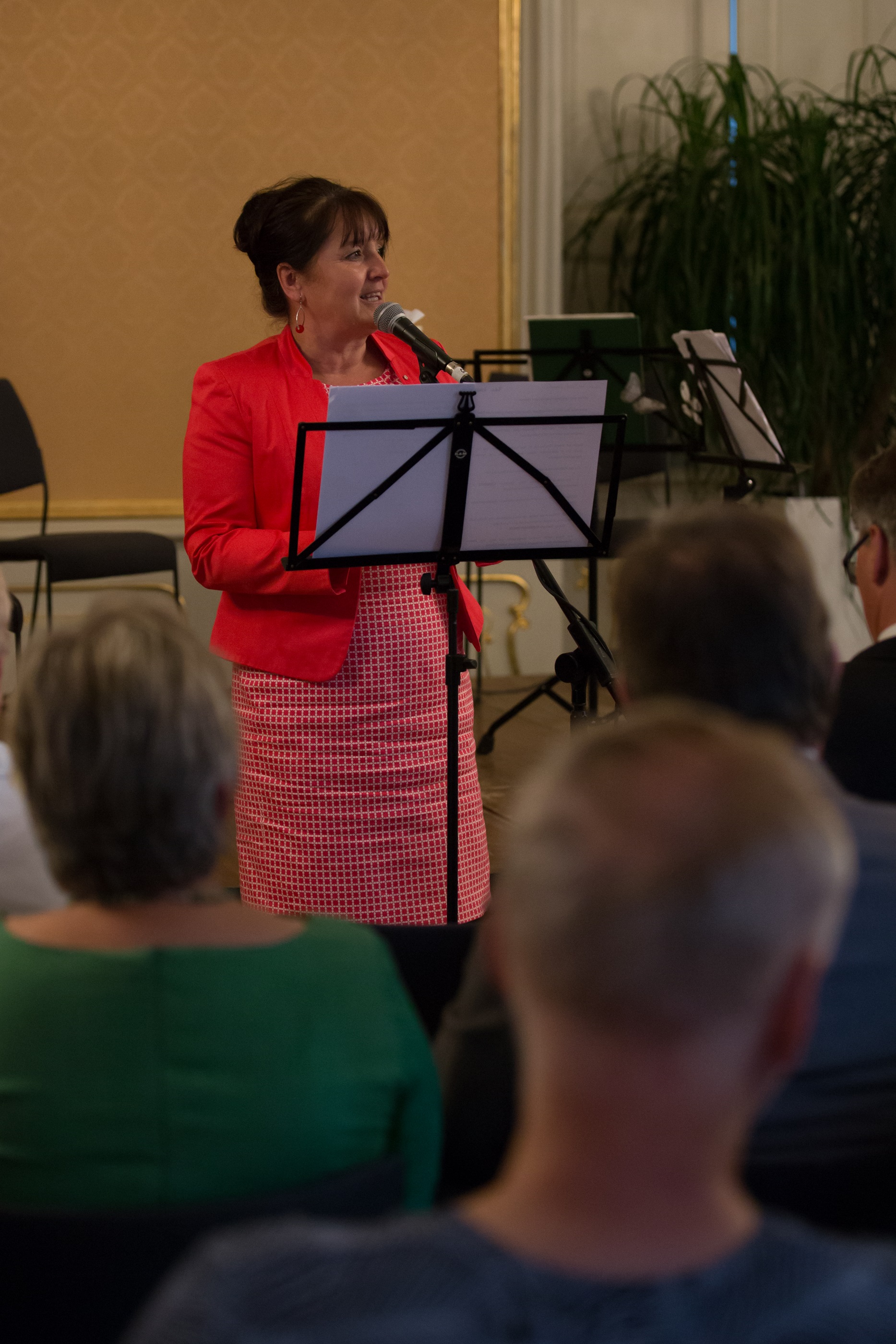 Begrüßung durch Zweite LTP Manuela Khom Begrüßung durch Zweite LTP Manuela Khom