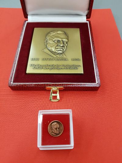 Otto-Bauer-Plakette Otto-Bauer-Plakette