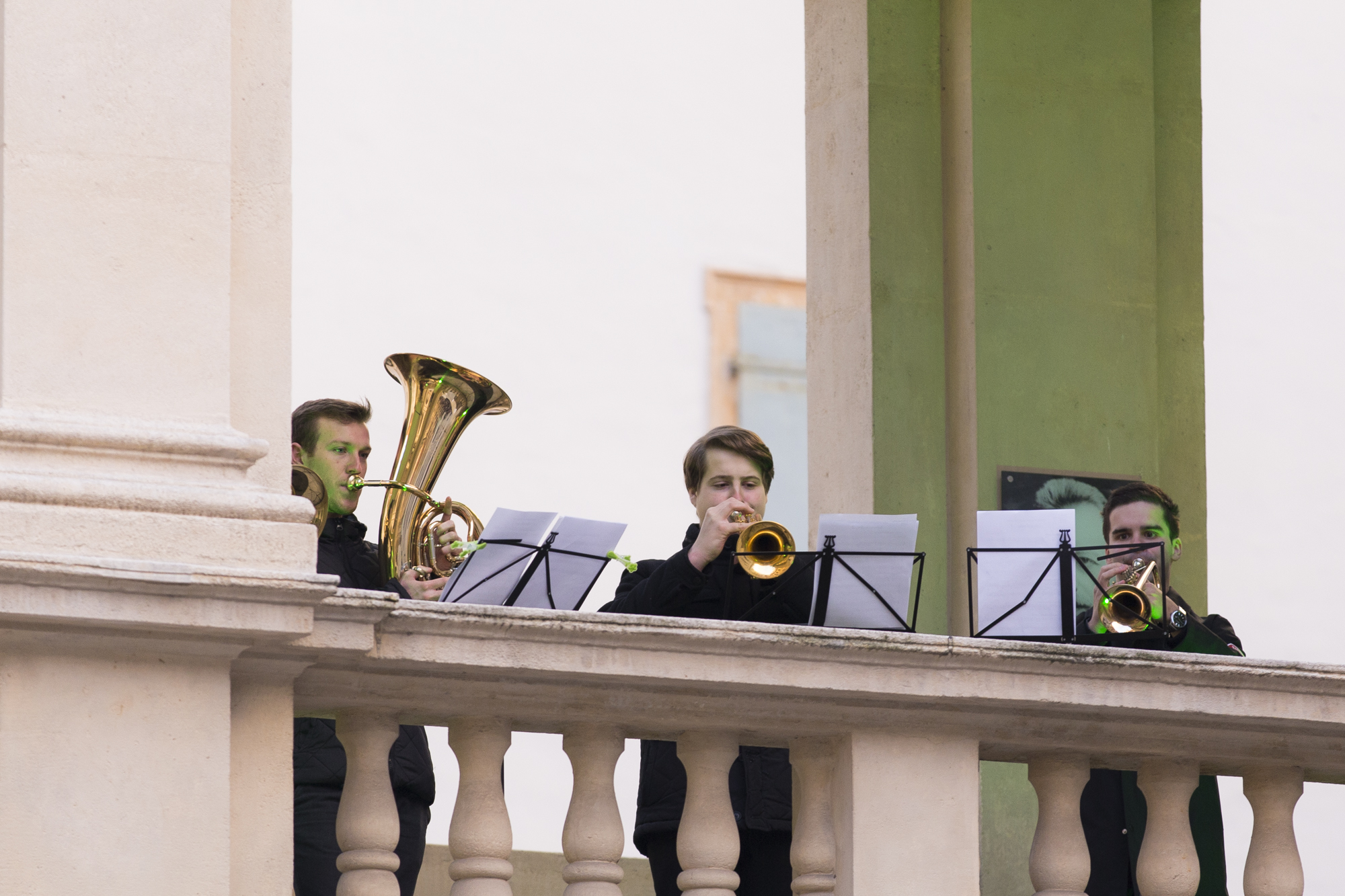 Musik zum Kosten! Musik zum Kosten!