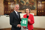 Landesrechnungshofdirektor Drobesch und Landtagspräsidentin Vollath © LTD/Eigletsberger Landesrechnungshofdirektor Drobesch und Landtagspräsidentin Vollath © LTD/Eigletsberger