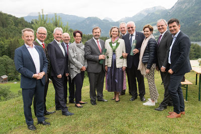 LT-PräsidentInnen mit LT-Präsidenten außer Dienst Johann Penz und Herwig van Staa © Digi_Art Ralf Tornow LT-PräsidentInnen mit LT-Präsidenten außer Dienst Johann Penz und Herwig van Staa © Digi_Art Ralf Tornow