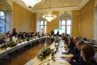 Arbeitsgespräch im Rittersaal