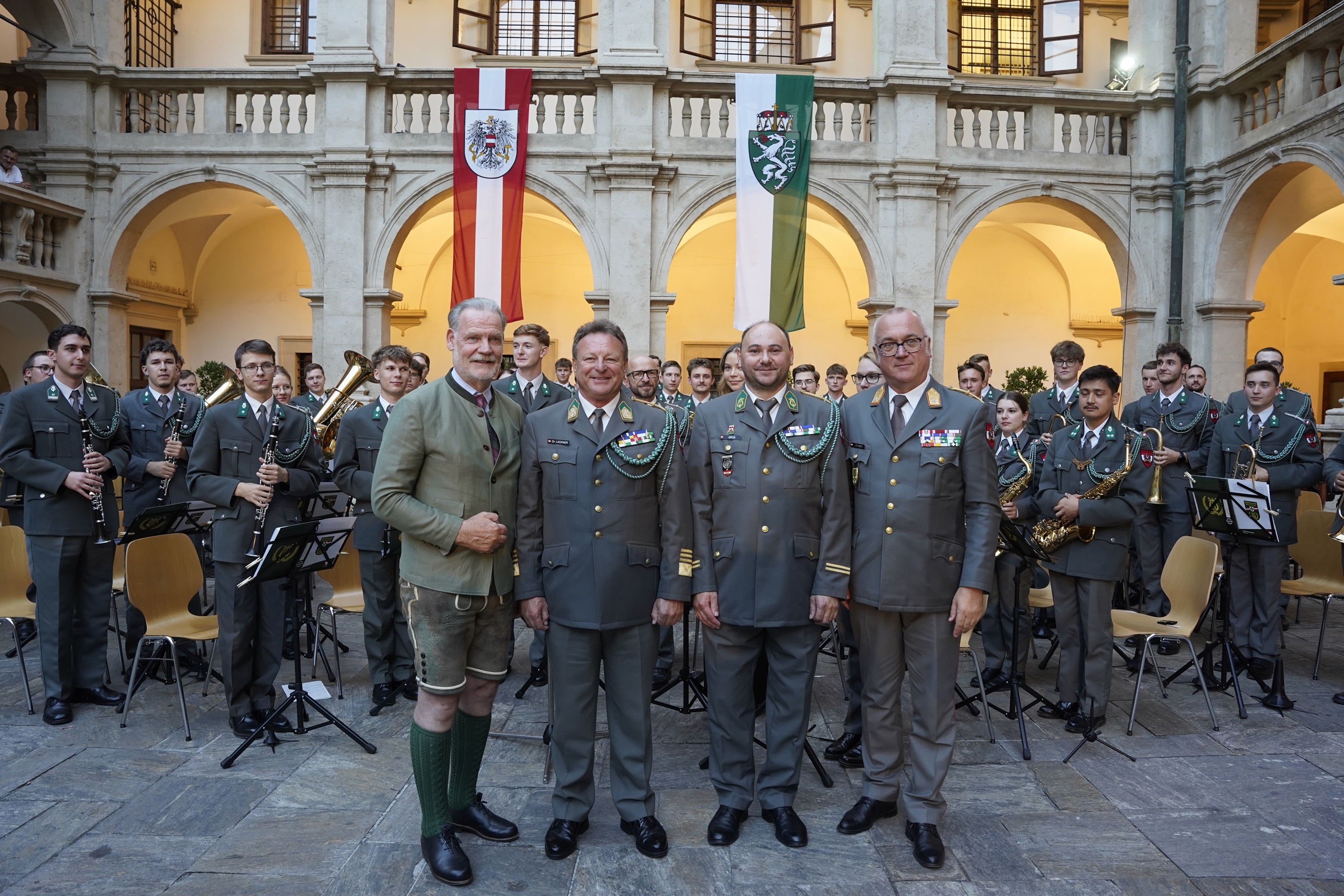 Landtagspräsident Gerald Deutschmann, Militärkapellmeister Hannes Lackner, Militärkapellmeister Johann Groß Militärkommandant Heinz Zöllner