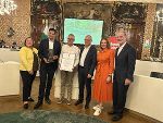 Preisträger Werner Heilinger (SOS Tier Murau und Murtal) mit Karin Winkler, LR Hannes Amesbauer, Krone-Chefredakteur Klaus Herrmann, LR Simone Schmiedtbauer und Landtagspräsident Gerald Deutschmann