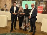 Den Preis für ihr Lebenswerk nahmen stellvertretend für Maggie Entenfellner Eva und Christa Blümel sowie Krone-Chefredakteur Klaus von Tierschutzlandesrat Hannes Amesbauer entgegen.
