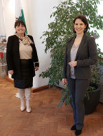 LTPin Manuela Khom mit BMin Karoline Edtstadler