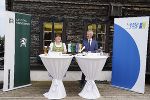 Landtagspräsidentin Manuela Khom übernimmt Vorsitz von Landtagspräsident Karl Wilfing © LT-Stmk Landtagspräsidentin Manuela Khom übernimmt Vorsitz von Landtagspräsident Karl Wilfing