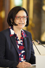 Sandra Holasek