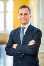 HR Dr. Maximilian Weiss