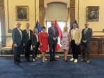 Besuch bei Governeur Eric Holcomb, mit Botschafterin Petra Schneebauer und dem dortigen Honorarkonsul Clement Henry Luken © LT-Stmk Besuch bei Governeur Eric Holcomb, mit Botschafterin Petra Schneebauer und dem dortigen Honorarkonsul Clement Henry Luken